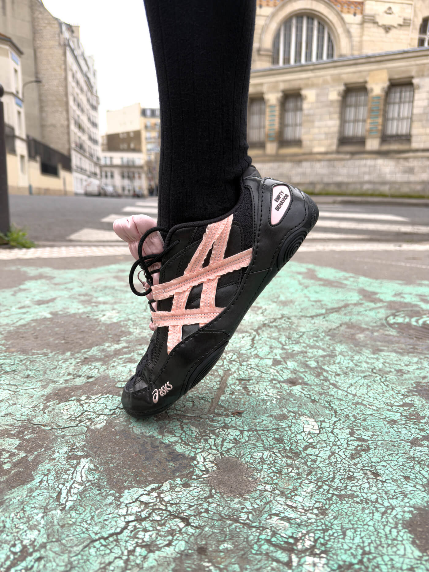 ASICS und EMPTY BEHAVIOR stellen den HYPERSYNC vor